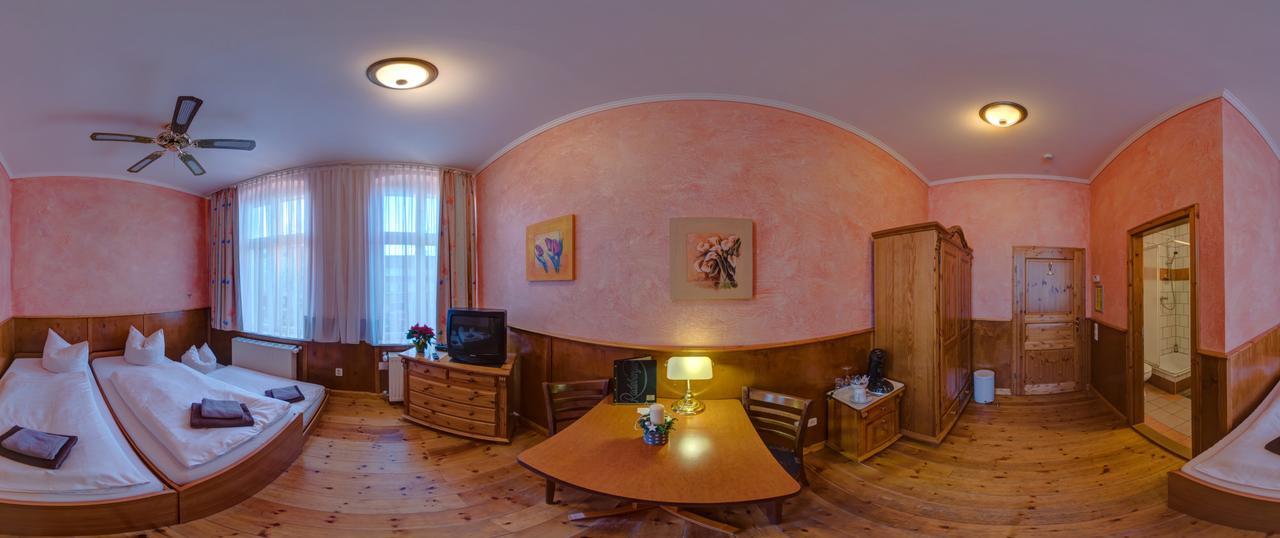 Pension Unicat Potsdam Luaran gambar