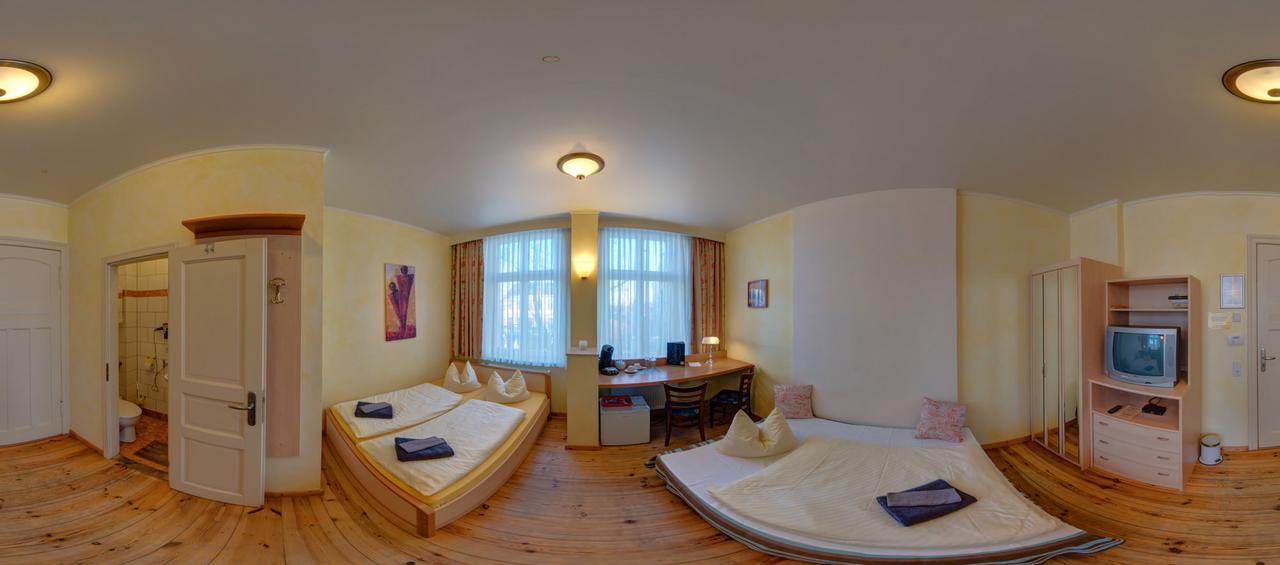 Pension Unicat Potsdam Luaran gambar